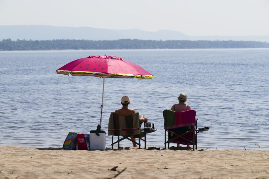heat-warnings-remain-in-effect-from-ontario-to-newfoundland:-environment-canada