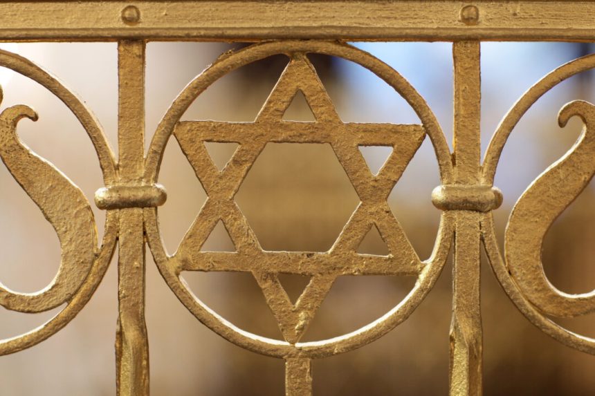 man-charged-for-indecent-act-at-place-of-worship-in-toronto-while-shouting-anti-semitic-slogans