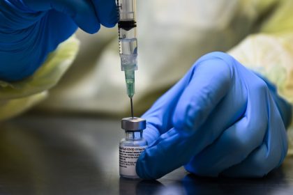 ottawa-will-‘try’-to-fix-vaccine-injury-support-program:-health-minister