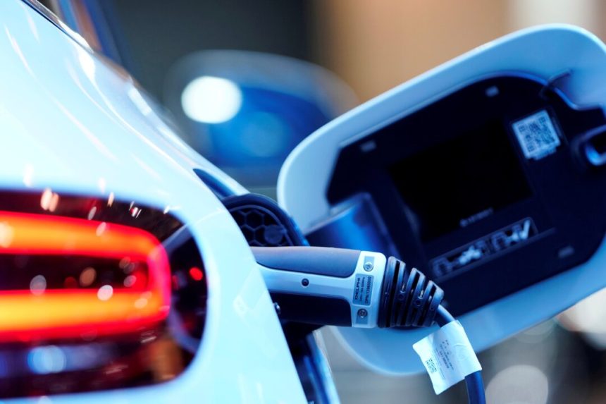 federal-regulator-predicts-decline-in-ev-sales-before-2026-mandate