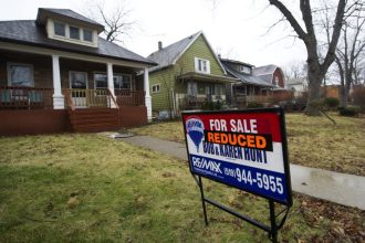 is-now-a-good-time-for-canadians-to-buy-a-home,-or-is-it-better-to-wait?