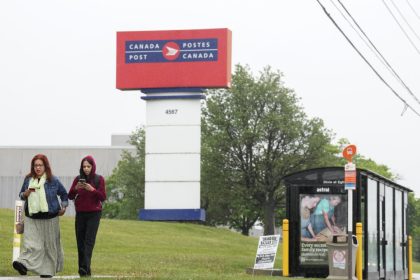 canada-post-and-union-meeting-delayed-until-next-week-due-to-mediator-availability