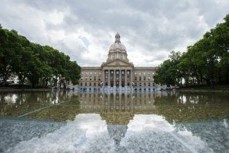 alberta-puts-$713-million-tobacco-lawsuit-payout-into-province’s-long-term-savings