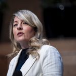 ottawa-won’t-scrap-ev-mandate,-wants-increased-imports,-domestic-production:-industry-minister