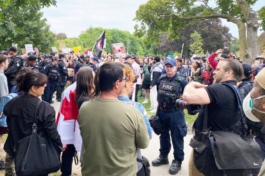 toronto-police-arrest-10-people-during-competing-rallies-on-immigration