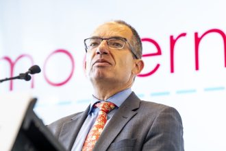 feds,-moderna-announce-first-batch-of-canadian-mrna-vaccines