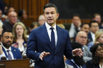 ‘billions-of-dollars’-in-cuts-to-federal-bureaucracy-are-needed-in-upcoming-budget,-poilievre-says