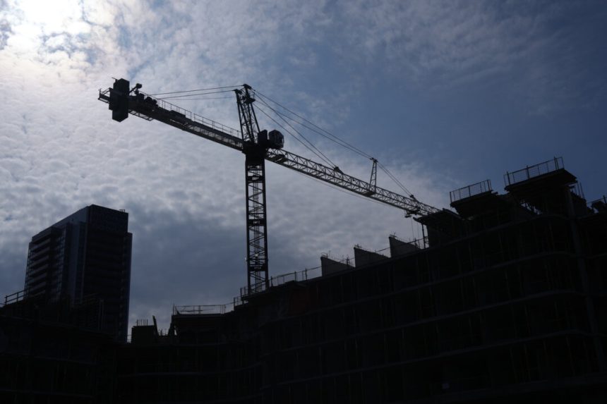 toronto-condo-market-downturn-unlikely-to-lead-to-1990s-style-crash:-cmhc-report