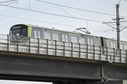 branch-of-montreal-light-rail-network-to-open-in-november,-the-other-delayed-to-2026