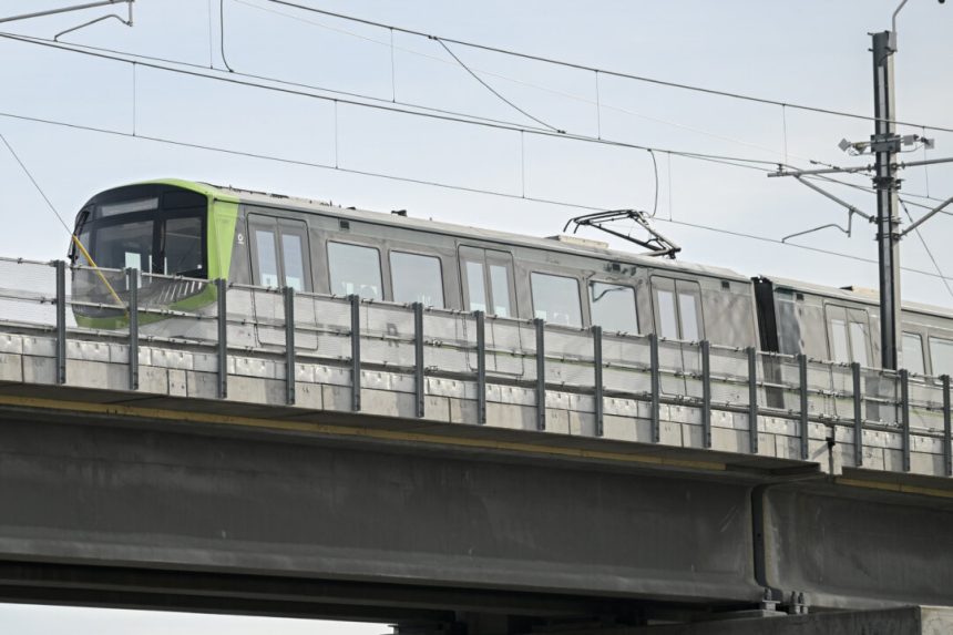 branch-of-montreal-light-rail-network-to-open-in-november,-the-other-delayed-to-2026