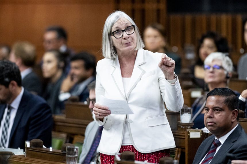 jobs-minister-urges-canada-post-to-table-new-offer-to-striking-union